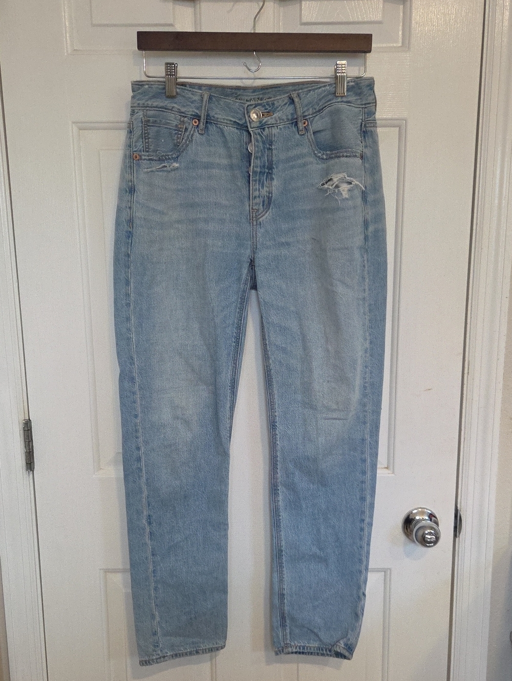 American Eagle Outfitters Light Wash Women's Straight Jeans ~ SIZE 2
